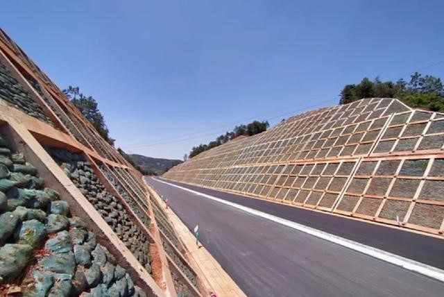 上海世界杯官方网页版助力云南省道S11曲靖至师宗高速公路安全通行(图2)