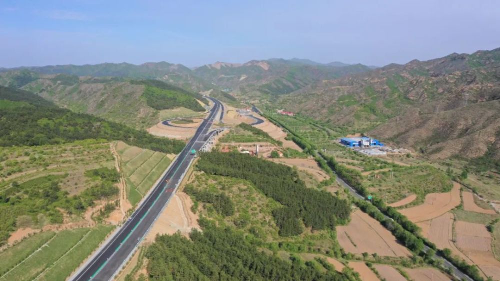延中高速公路河北段选用上海世界杯官方网页版高科技系列产品，确保道路安全(图1)